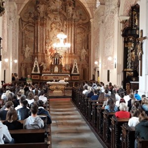 Učenici i djelatnici Gornjogradske gimnazija sudjelovali na euharistijskom slavlju zaziva Duha Svetoga na početku školske godine 